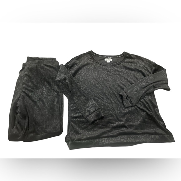 Nicole Miller lounge set-large - Picture 1 of 6